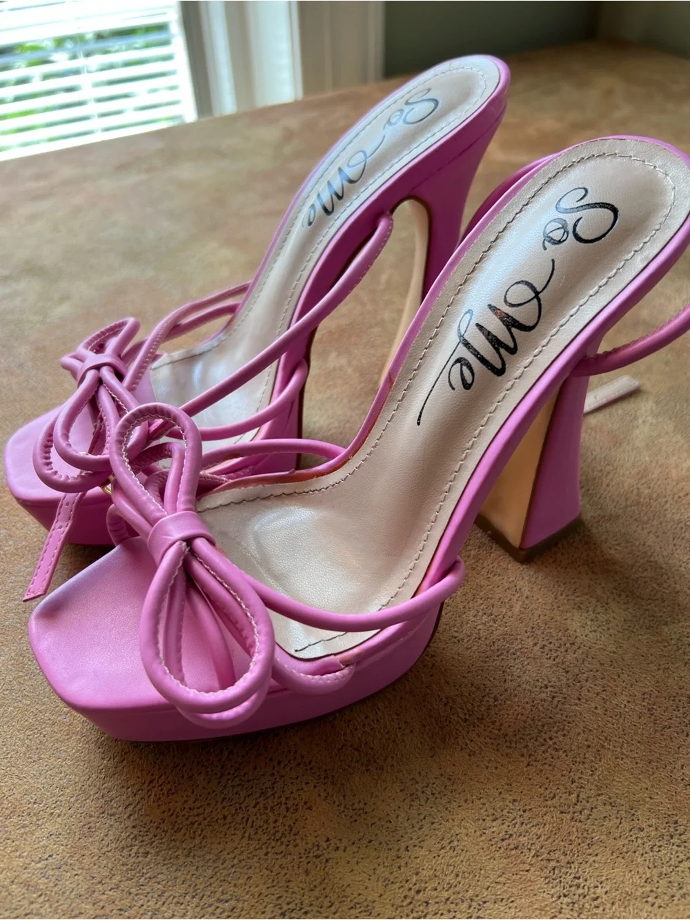 So Me Bubblegum Pink Strappy Bow Heeled Sandals. Size 6.5